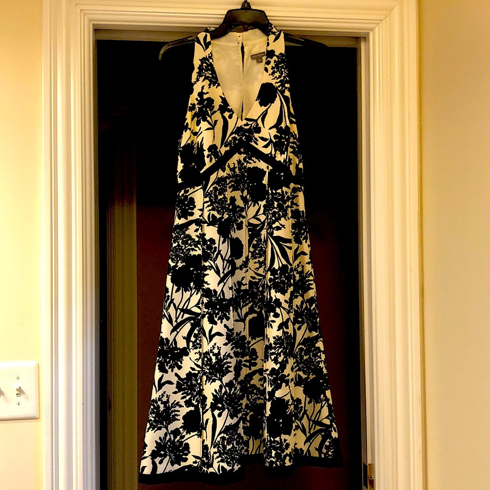 Ann Taylor Black & white floral silk dress size 6.